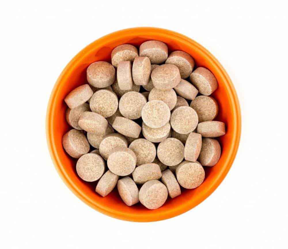 A bowl of garlic supplement capsules.