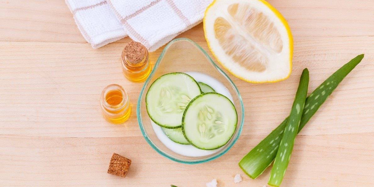 Cucumber, aloe vera, lemon, and essential oils.