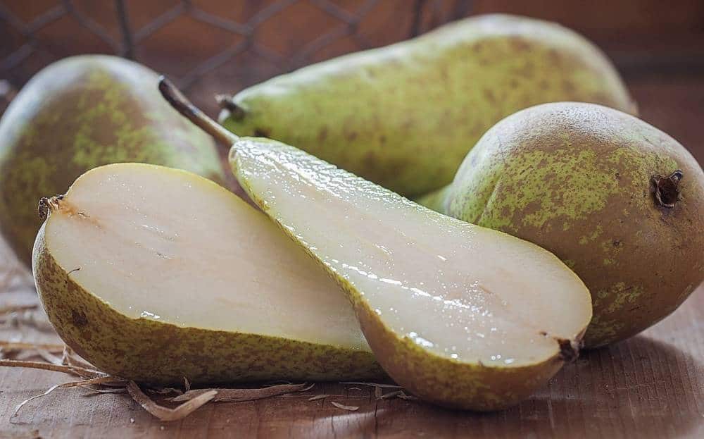 Pears and pear slices.